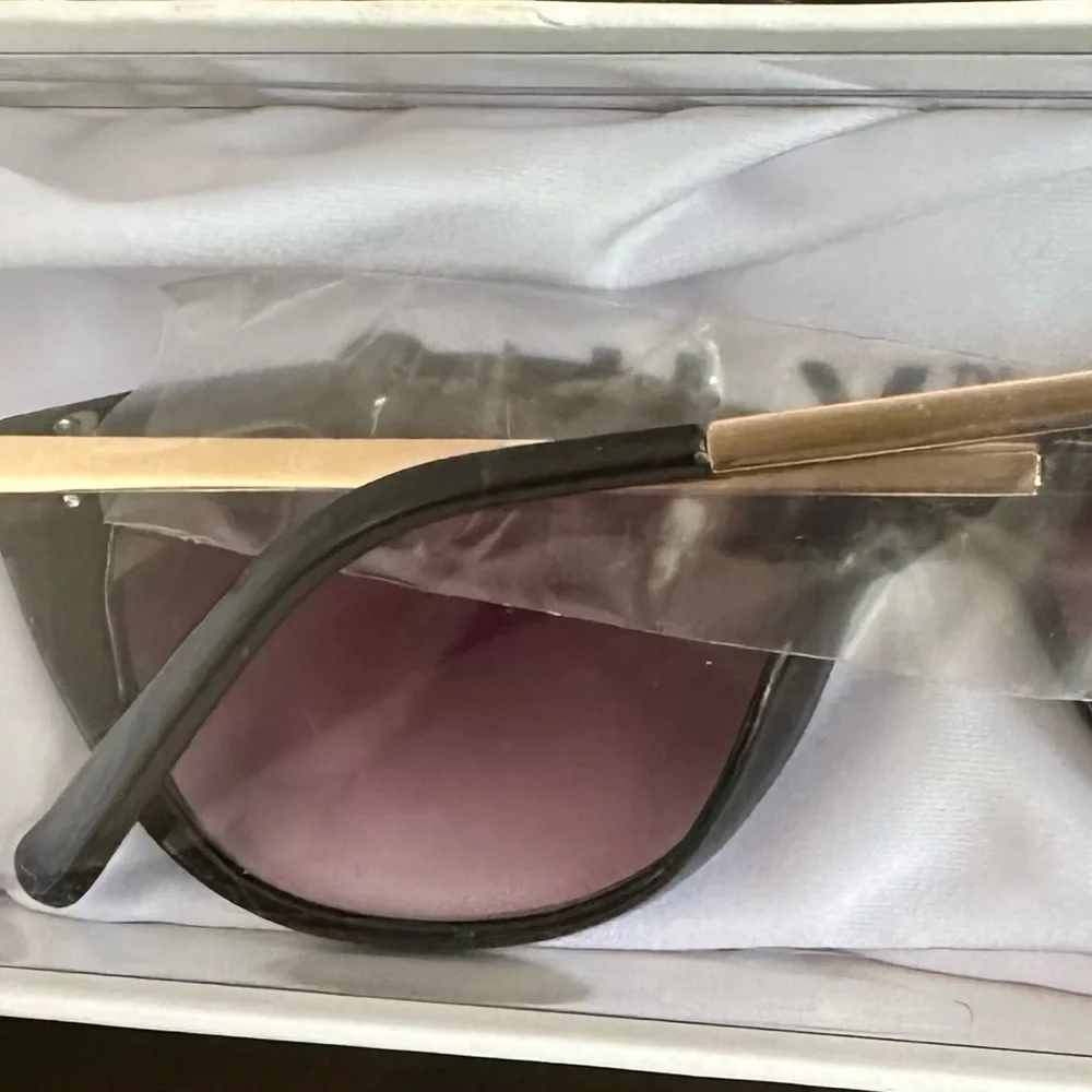 Only Eyewear Premium Bifocal Reading Sunglasses New In Box Strength 2.00